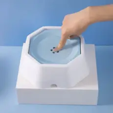 miska niechlapiaca niebieska