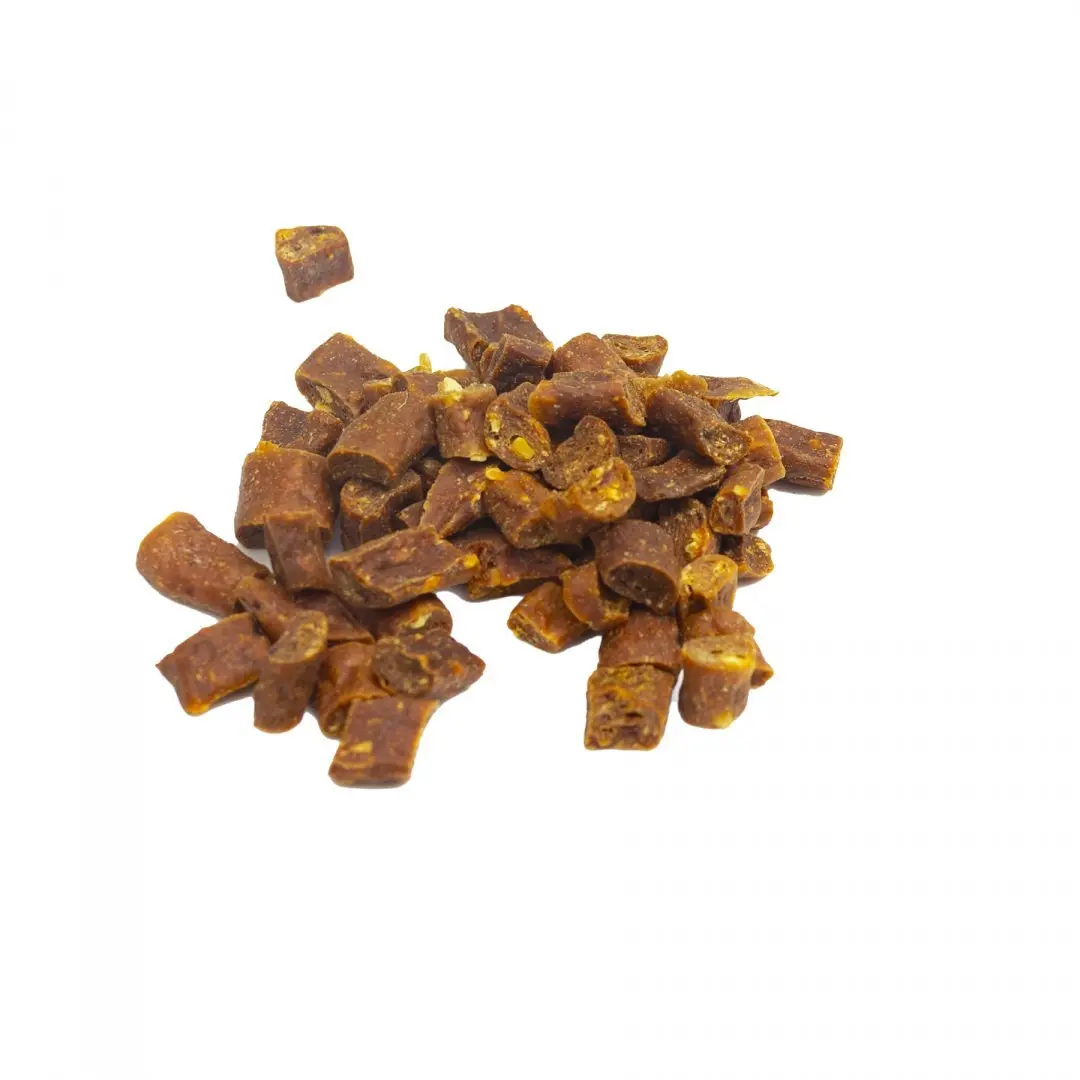 Mirals przysmaki treningowe ze strusia 100g Mirals przysmaki treningowe ze strusia, kostki z bliska
